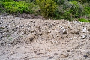 頂上部の「ペコちゃんハウス」があった場所。跡形もない（2025年4月）