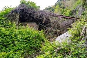 少し下ったところにある建物