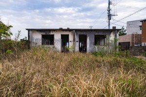 指宿港近くの廃温泉(2025年4月) 指宿港近くの廃温泉(2025年4月)