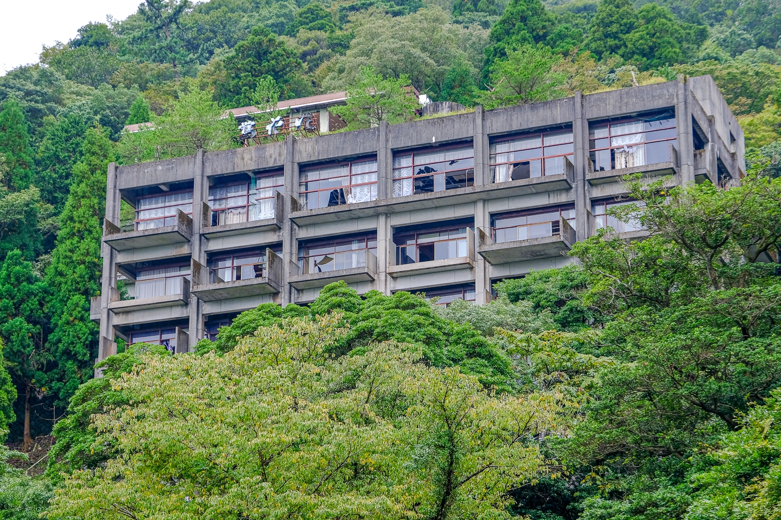 湯の山温泉 廃墟ホテル